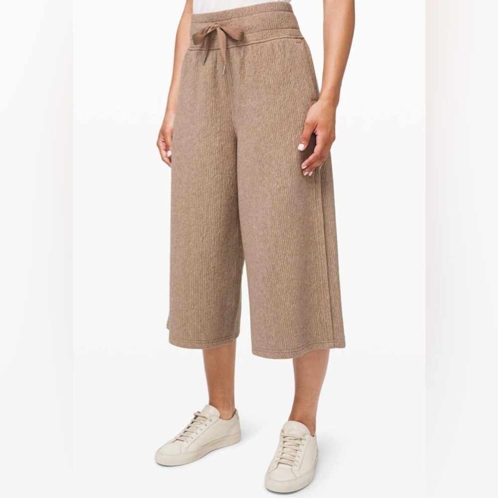 Lululemon Retreat Yourself Crop Heathered Soft Sand Brown Sweat Yoga Pants Sz 6